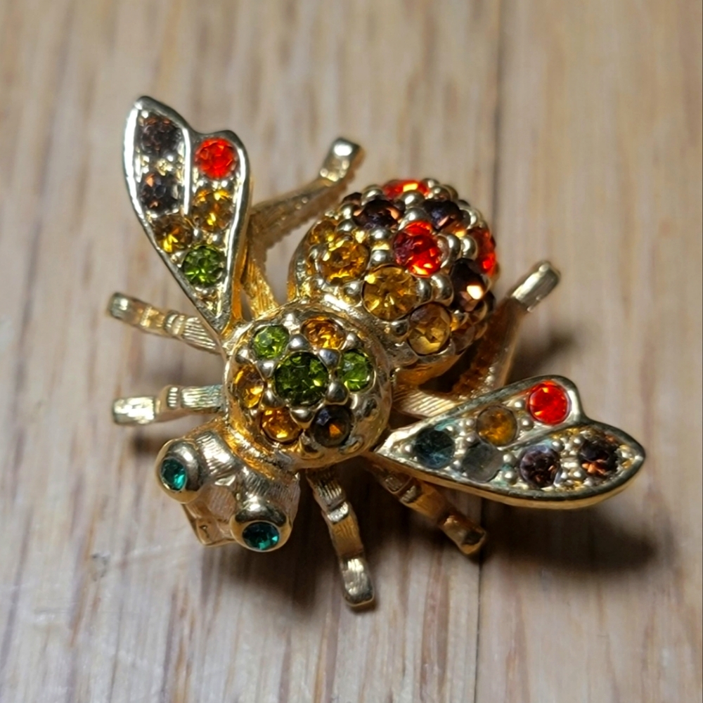 Vintage joan rivers bee brooch